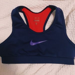 girls nike sports bra!!